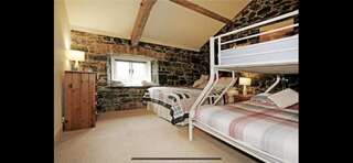 Проживание в семье Castlefergus Lodge Куин Семейный номер с общей ванной комнатой-2